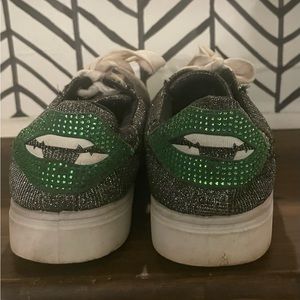 Bamboo metallic silver shoes with green lips‎ shoes